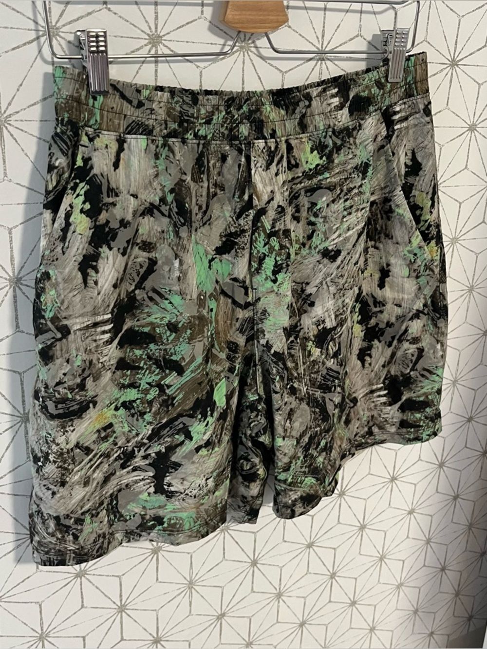Lululemon Pace Breaker Linerless Short 7"
Impulse Green Multi - Picture 3 of 8